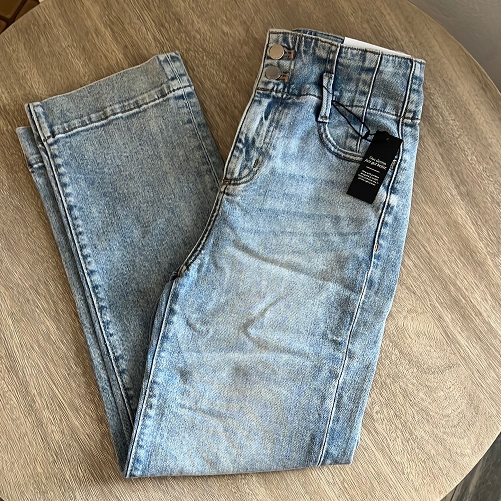 Ann Taylor- high rise straight leg; hits above the ankle. Petite size- 0